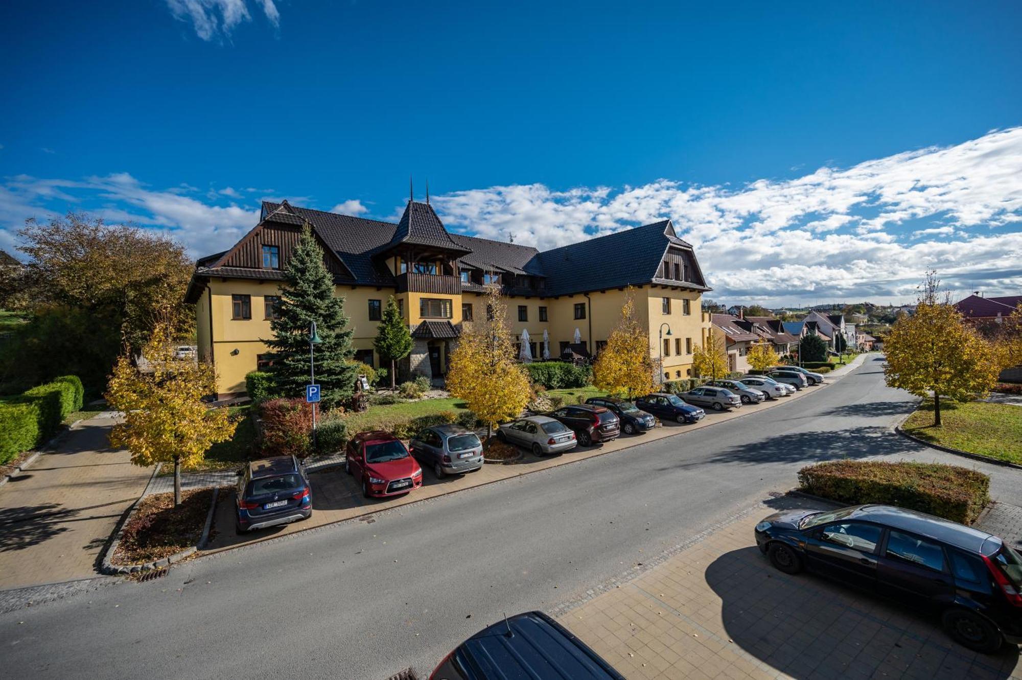 Valassky Hotel A Pivni Lazne Ogar Luhačovice 외부 사진