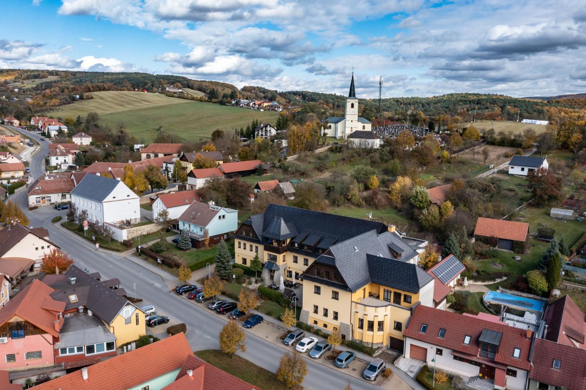 Valassky Hotel A Pivni Lazne Ogar Luhačovice 외부 사진